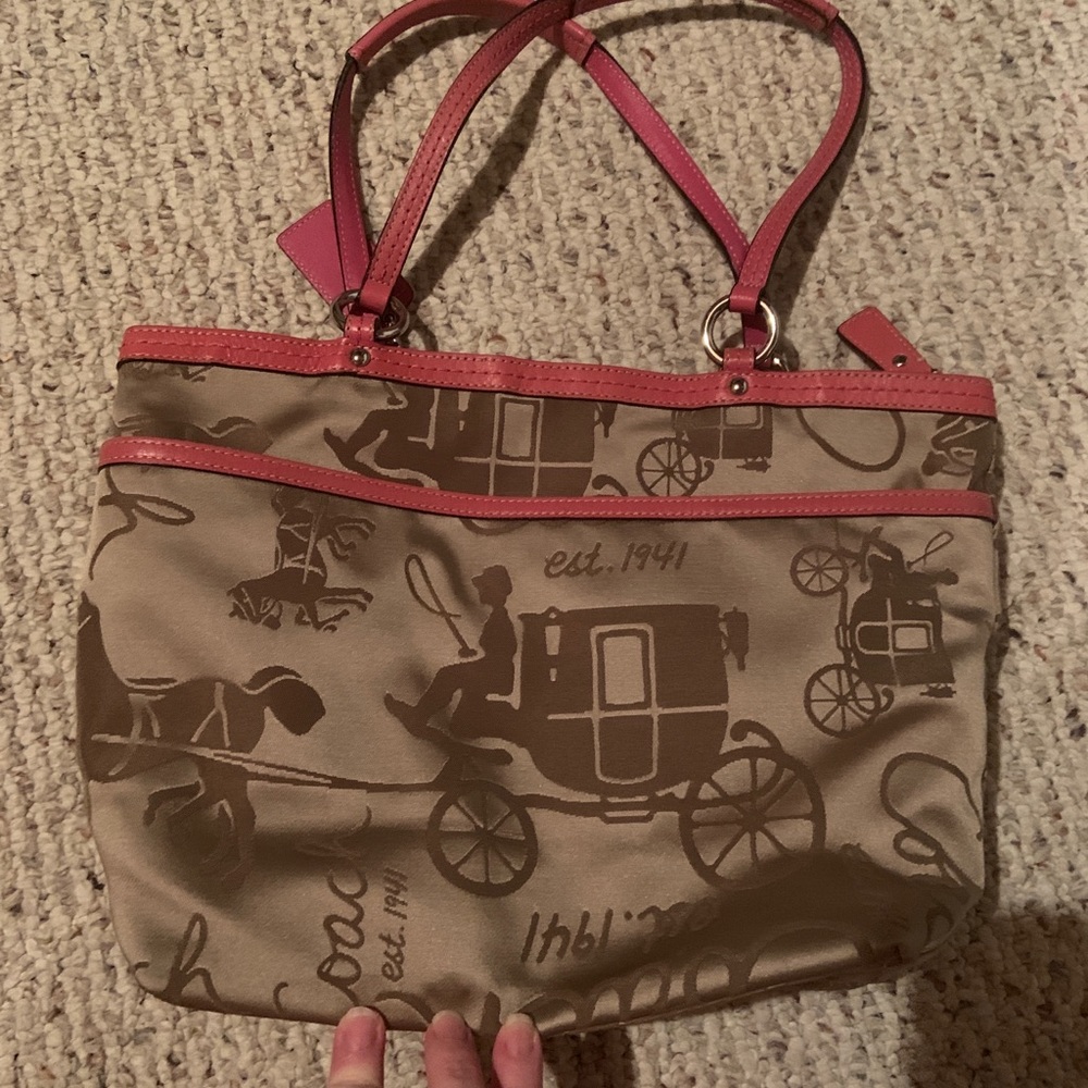 Coach purse. Like new condition no flaws